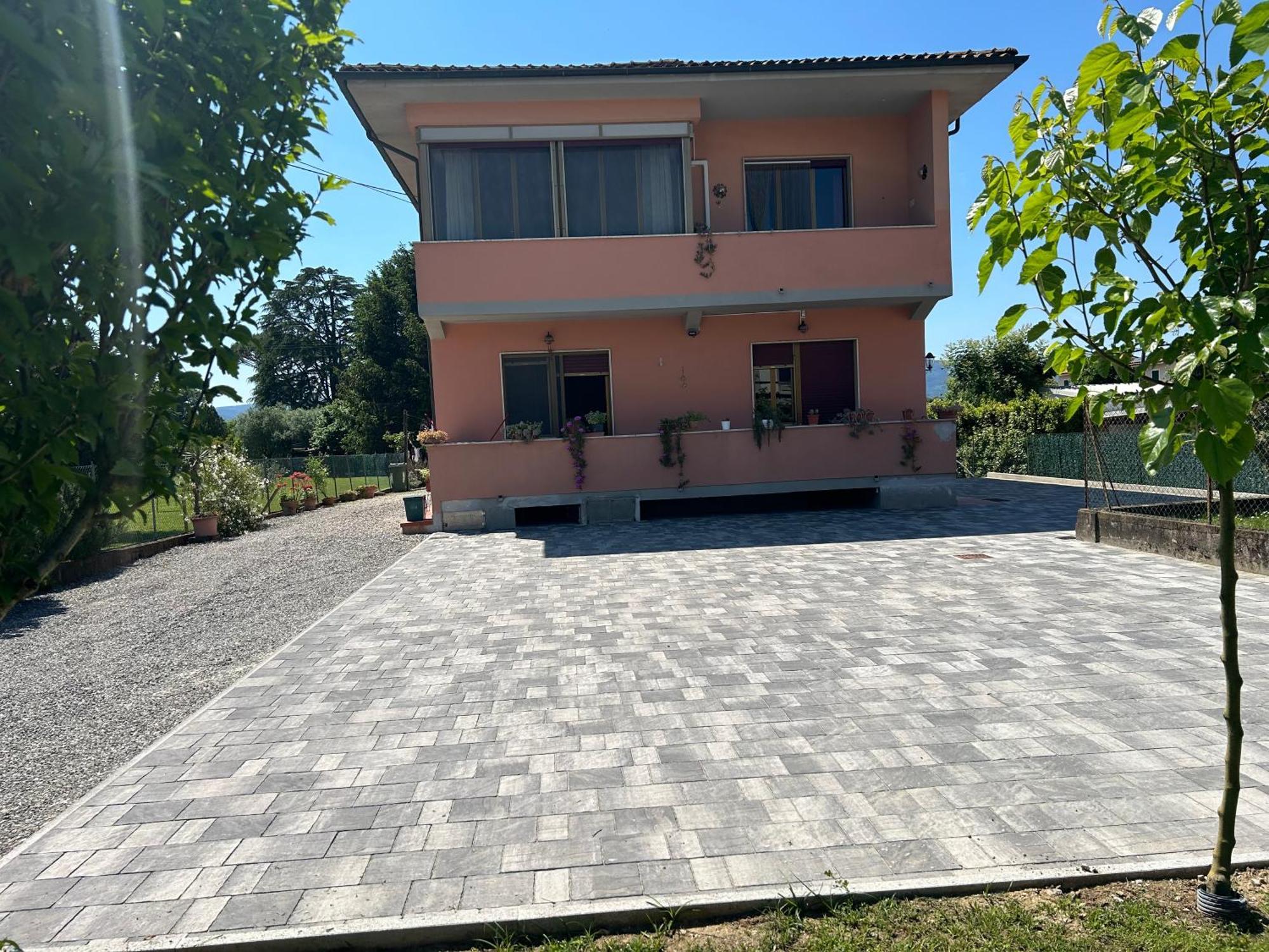 Апартаменты Albi'S House,Terrazza ,Wi-Fi, Parcheggio, Ac Лукка Экстерьер фото