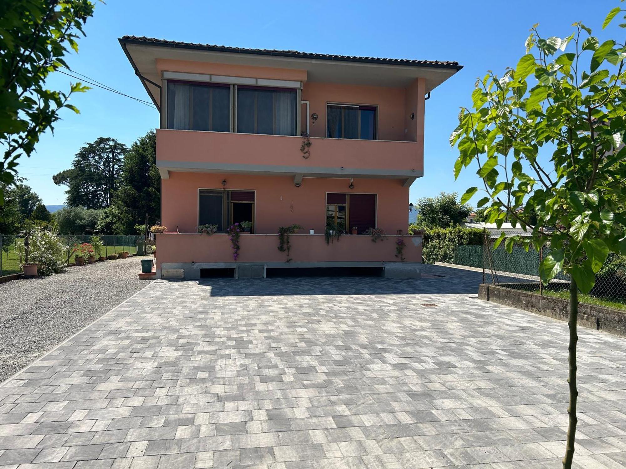 Апартаменты Albi'S House,Terrazza ,Wi-Fi, Parcheggio, Ac Лукка Экстерьер фото
